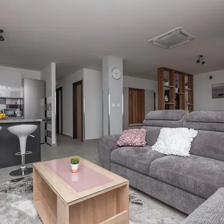 Apartment Angela *