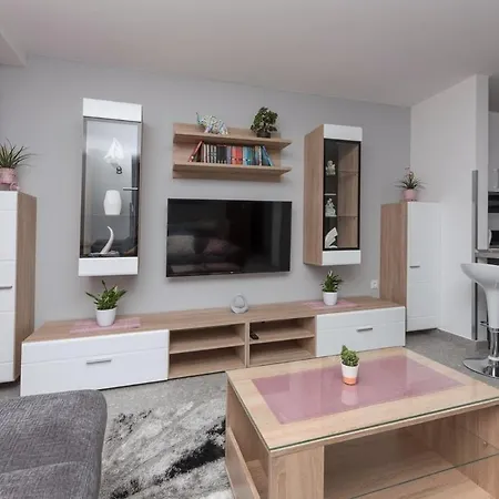 Angela Apartment *